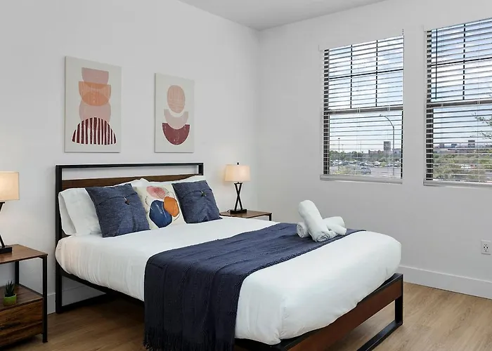 Cozysuites By The Stadium With Pool 10 Glendale