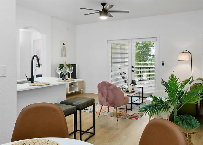 Cozysuites By The Stadium With Pool 10
