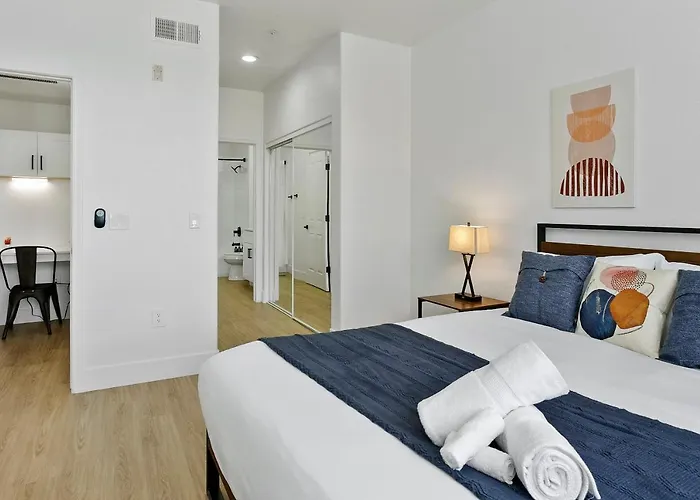 Apartment Cozysuites By The Stadium With Pool 10 Glendale
