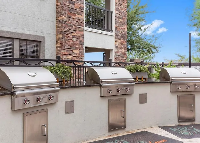 Apartment Cozysuites By The Stadium With Pool 10