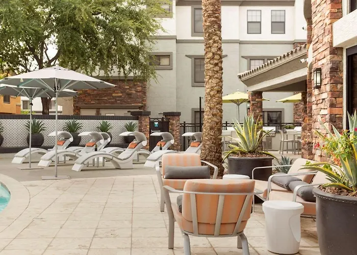 Cozysuites By The Stadium With Pool 10 Glendale