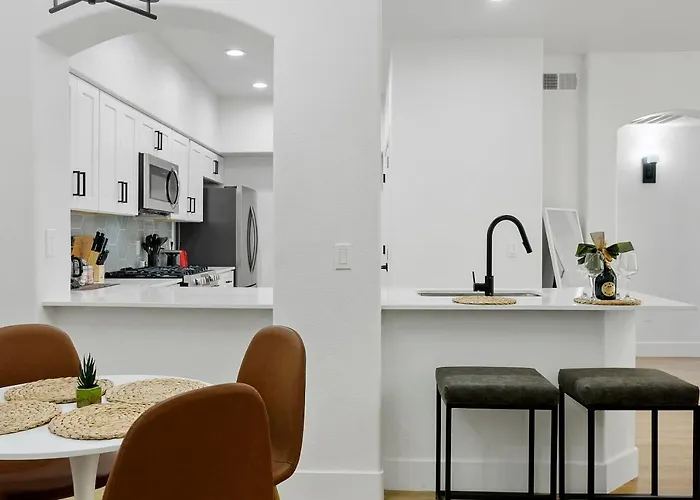 Apartment Cozysuites By The Stadium With Pool 10