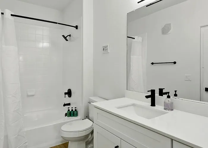 Apartment Cozysuites By The Stadium With Pool 10