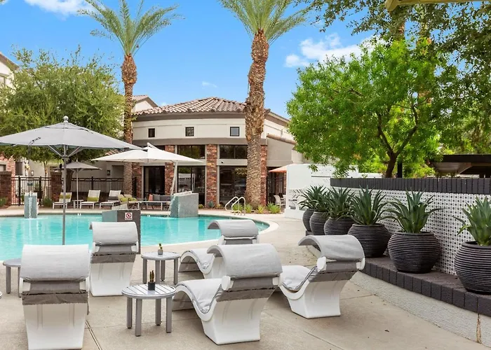 Cozysuites By The Stadium With Pool 10 Apartment