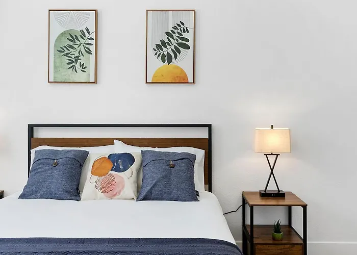Cozysuites By The Stadium With Pool 10 Apartment