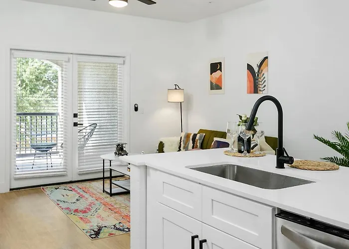 Cozysuites By The Stadium With Pool 10