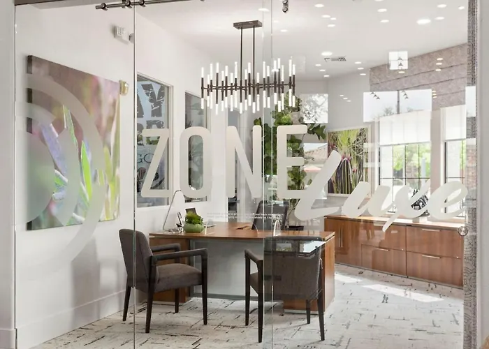 Cozysuites By The Stadium With Pool 10 Glendale
